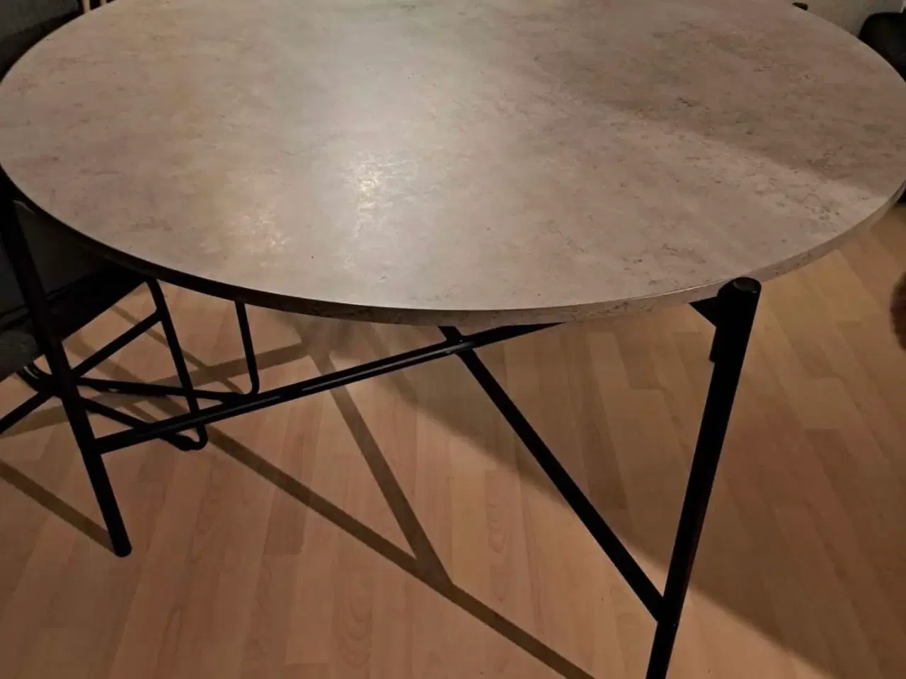 Billede 1 - Fedt rundt spisebord