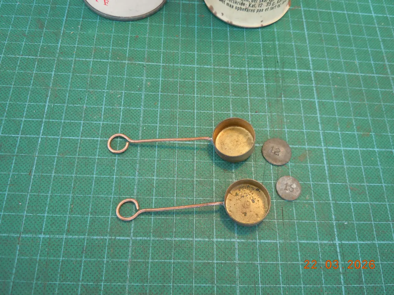 Billede 4 - Hærens Krudtværk, sæt krudtmål og vægtlodder.