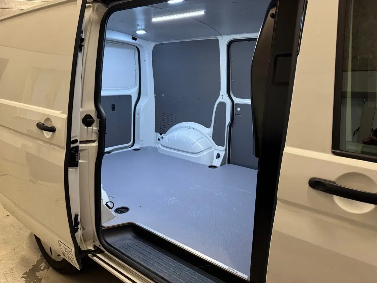 Billede 14 - VW Transporter 2,0 TDi 110 Kassevogn kort