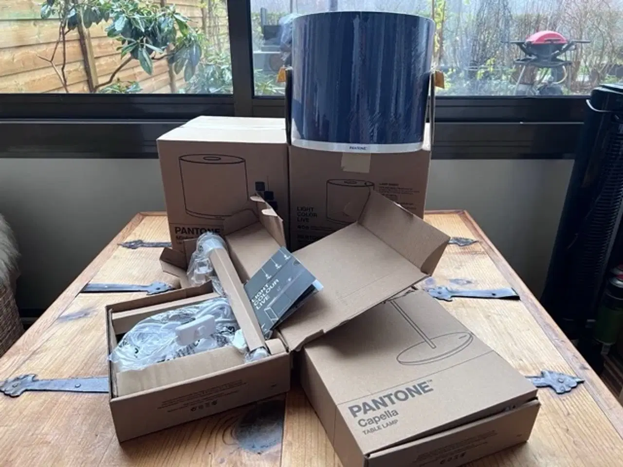 Billede 3 - 2x Pantone Capella bord lampe + 3x Mintaka 25 skær