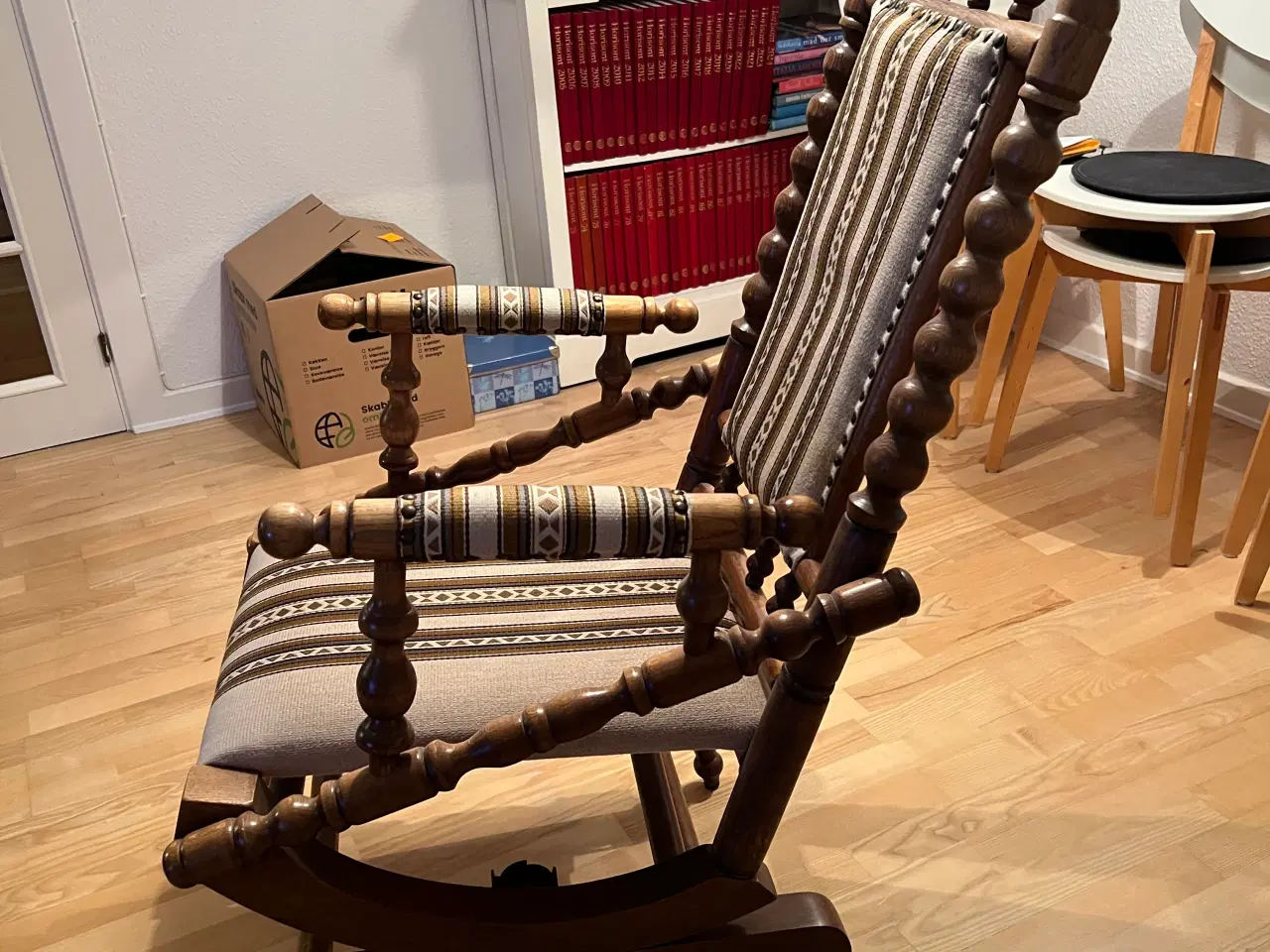 Billede 2 - Velholdt retro gyngestol