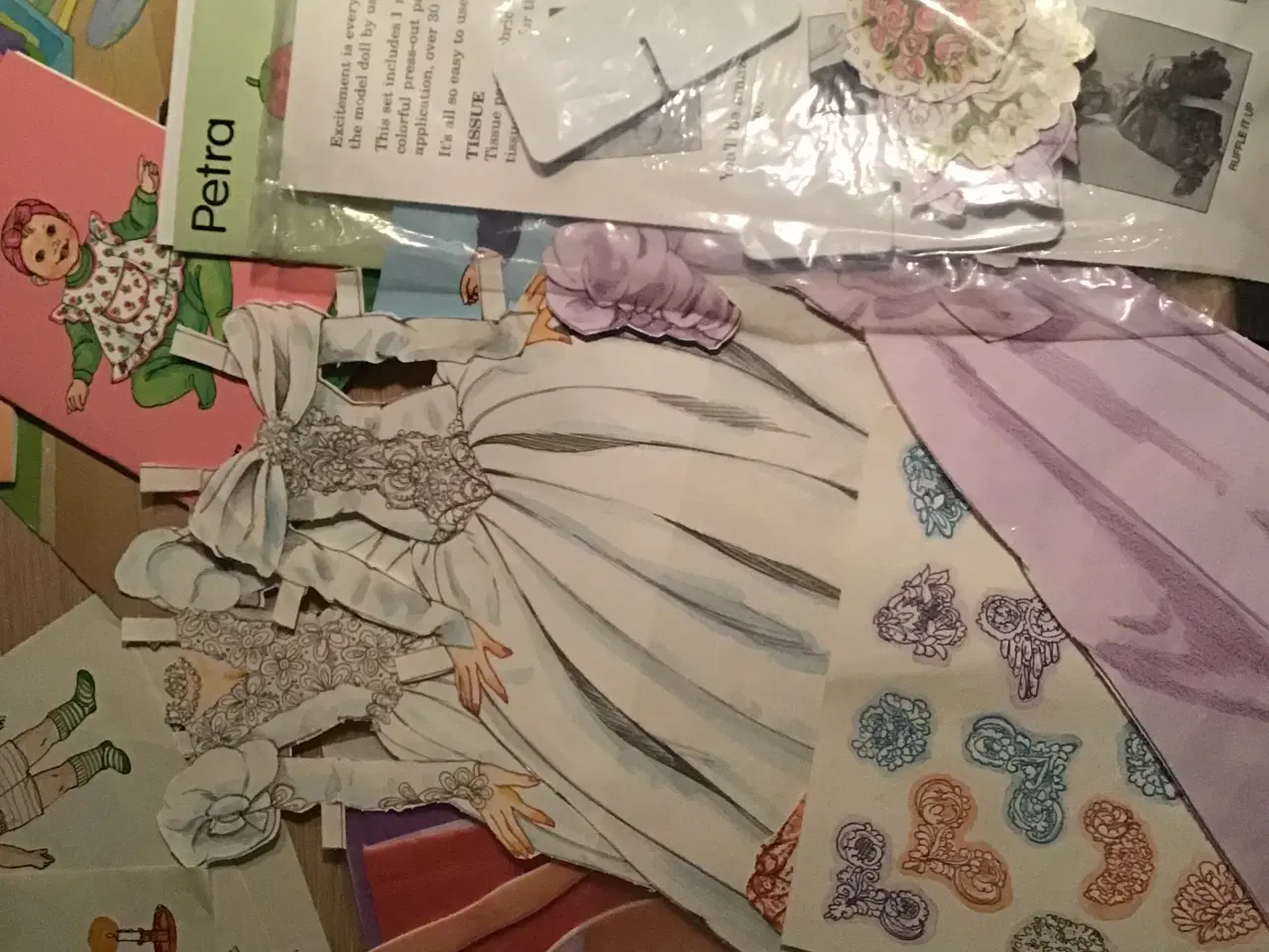 Billede 7 - Receptkuverter, servietter og påklædningsdukker