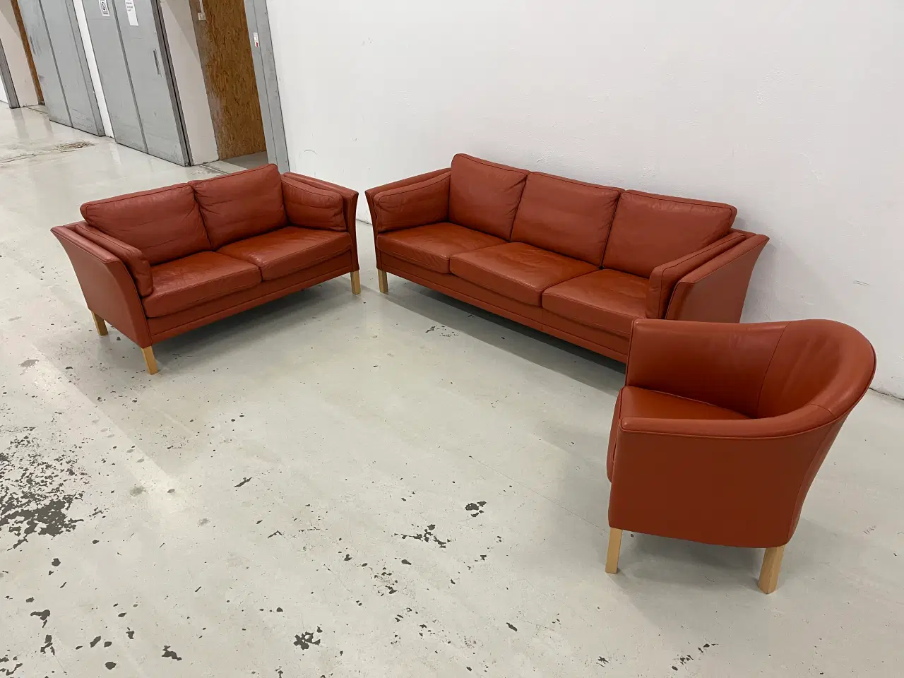 Billede 4 - Mogens Hansen MH2225 3+2 MH80 stol i cognac læder.