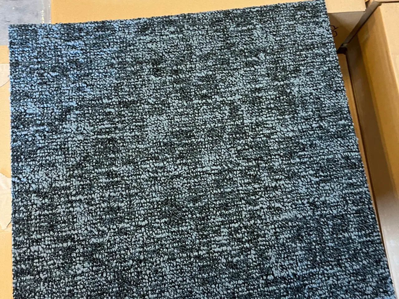 Billede 3 - Tæppefliser 50x50cm