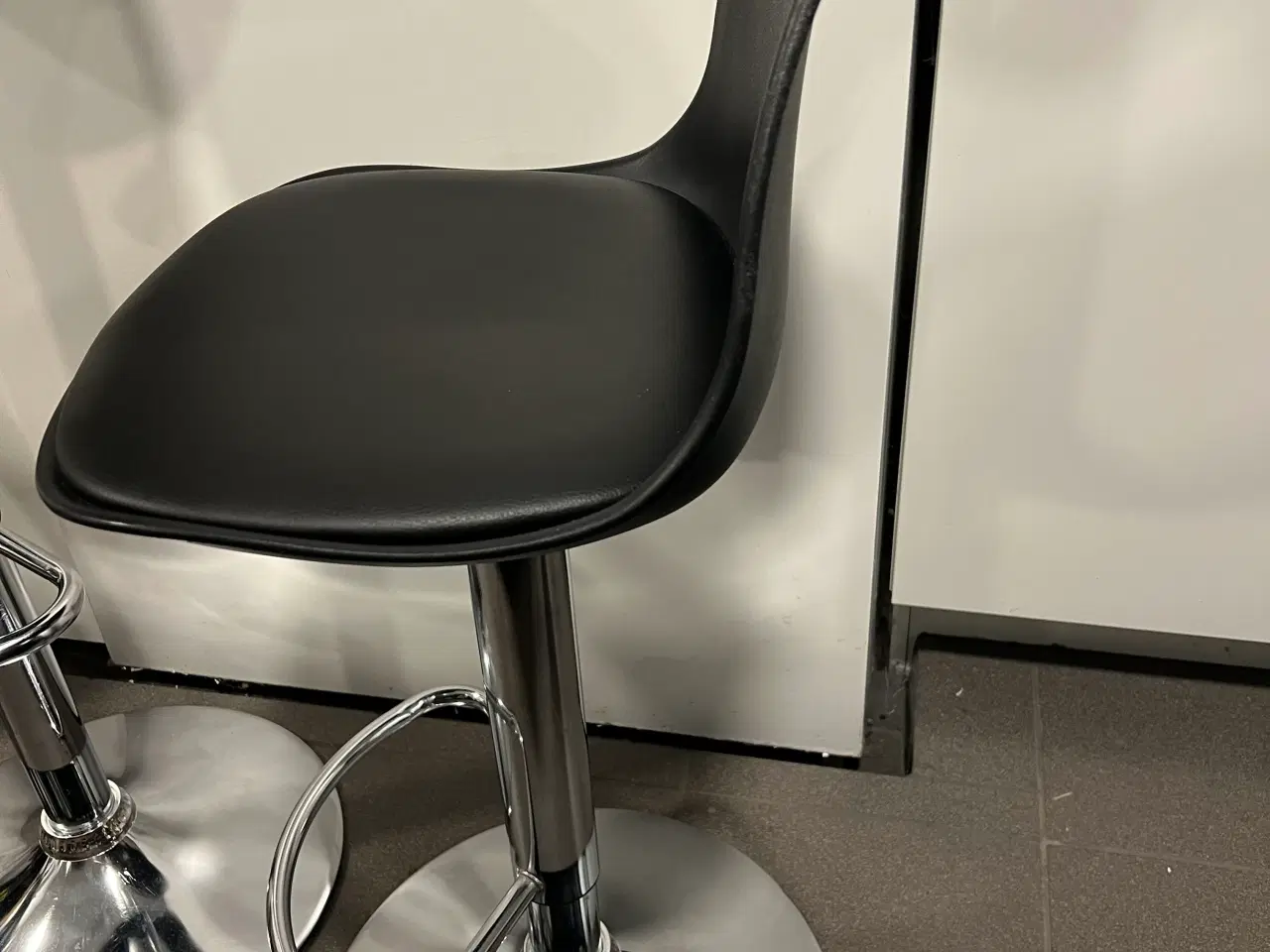 Billede 3 - Sort/chrom barstole