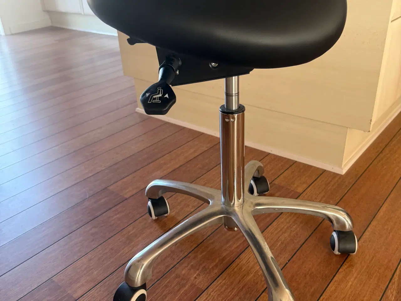 Billede 1 - Saddelstol til klinik