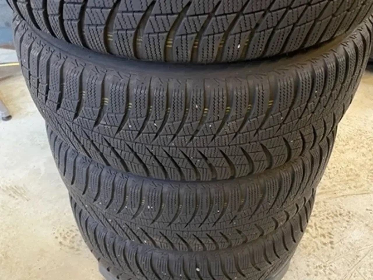 Billede 1 - toyota avensis vinterhju