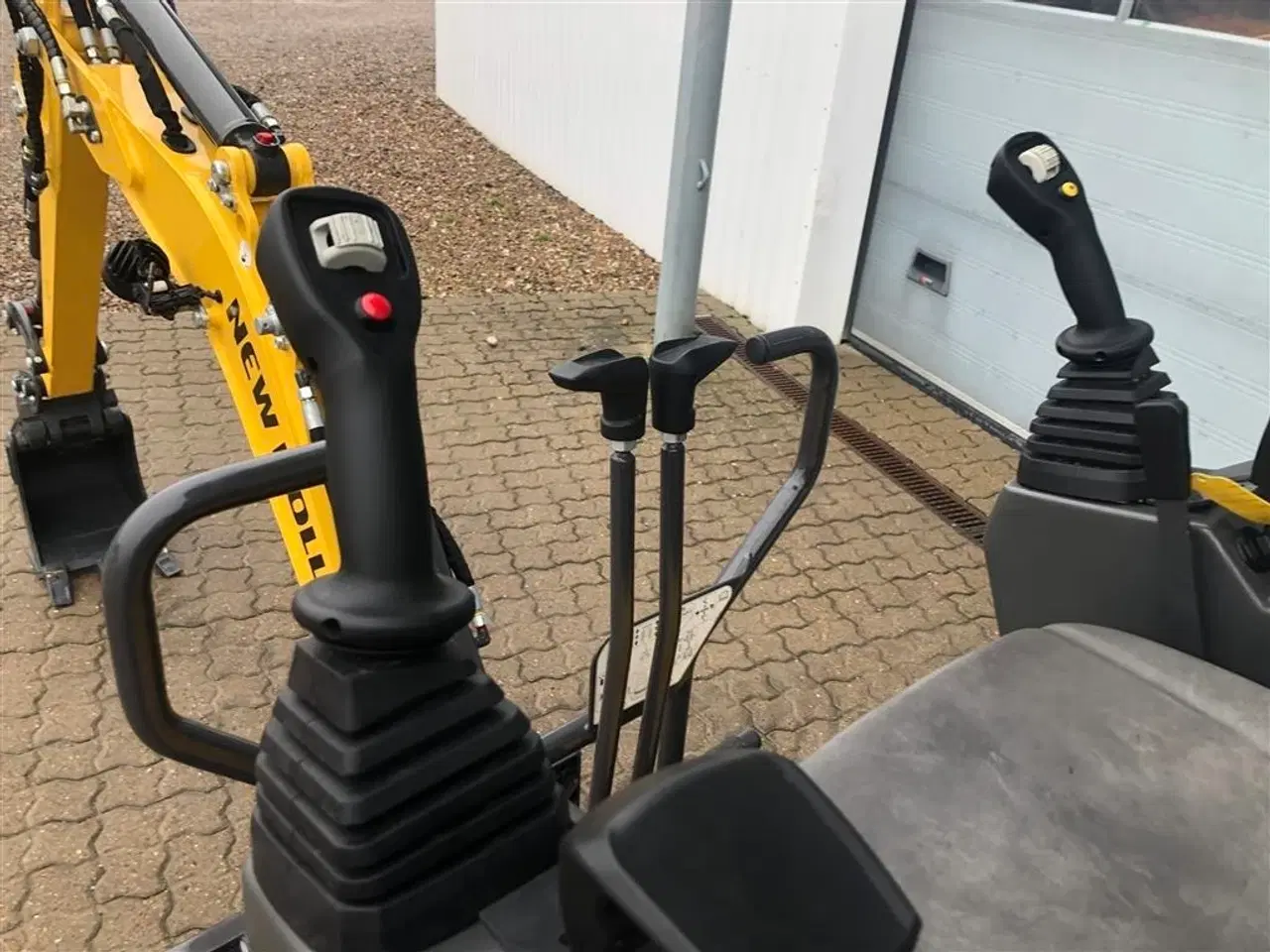 Billede 4 - New Holland E12D new holland nye minigraver på vej hjem