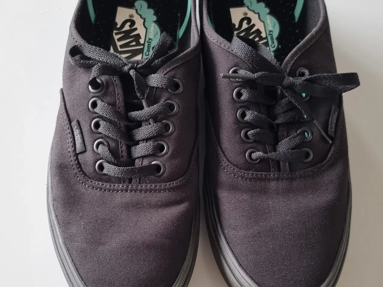 Billede 2 - Vans Sneakers str. 41 - Comfycush - helt sorte