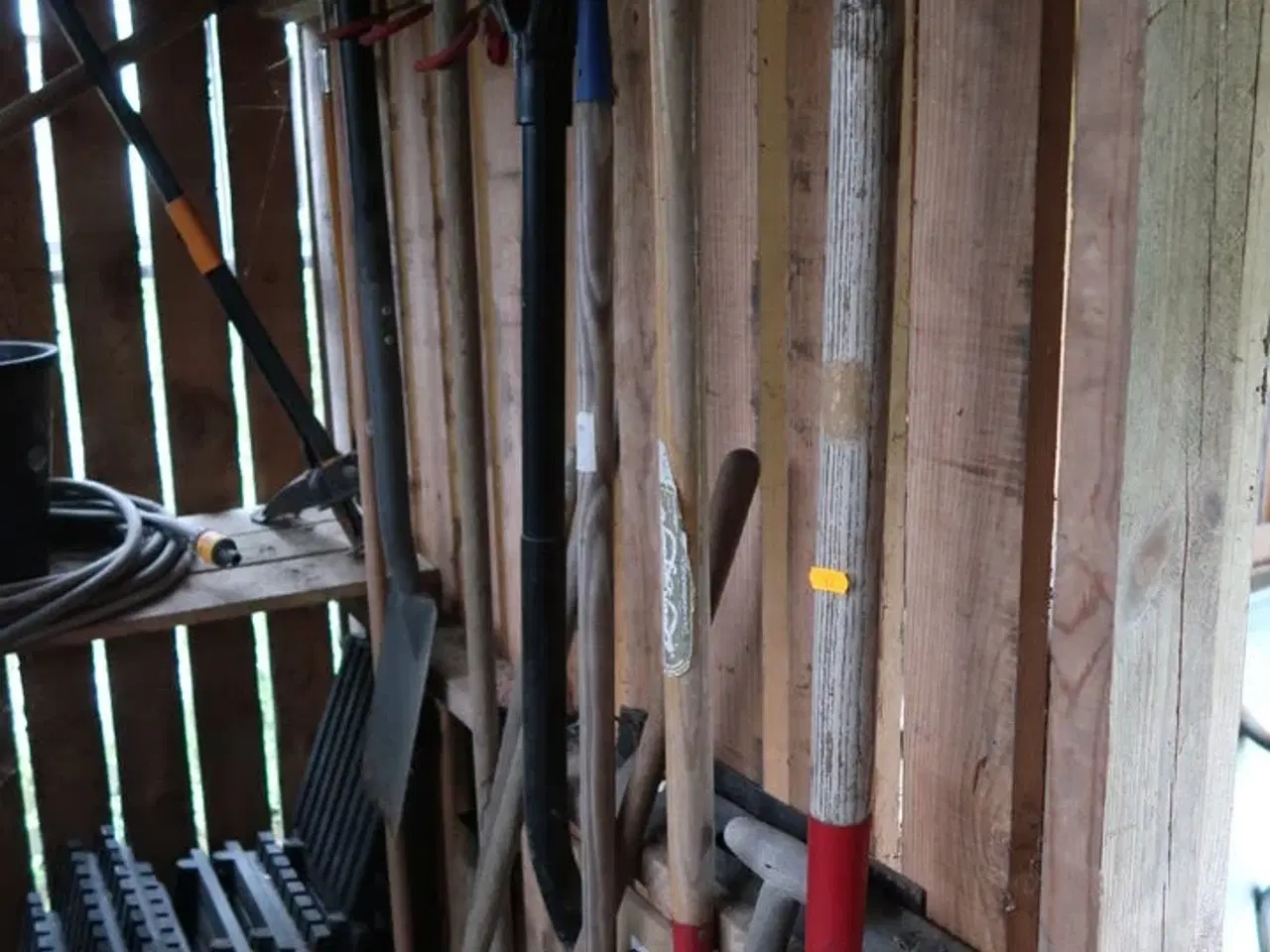 Billede 12 - Trillebør, bordsav, trappestige, sækkevogn m.m.