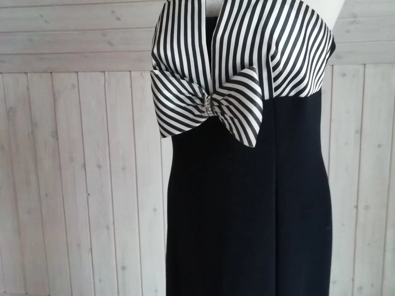 Billede 1 - Flot elegant Gallakjole