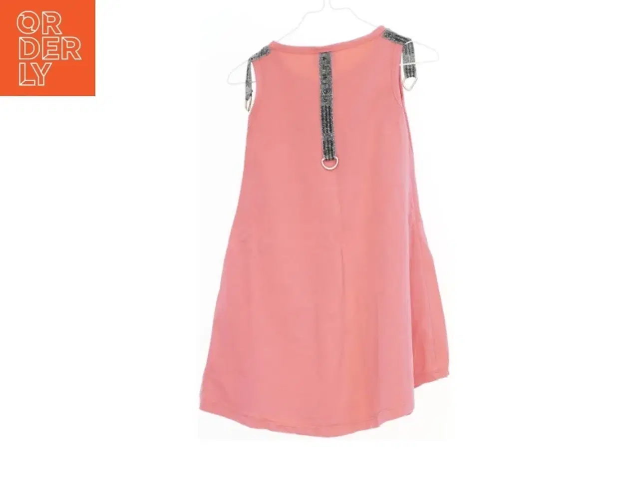 Billede 2 - Lyserød kjole med tekst fra Contrast (str. 104)