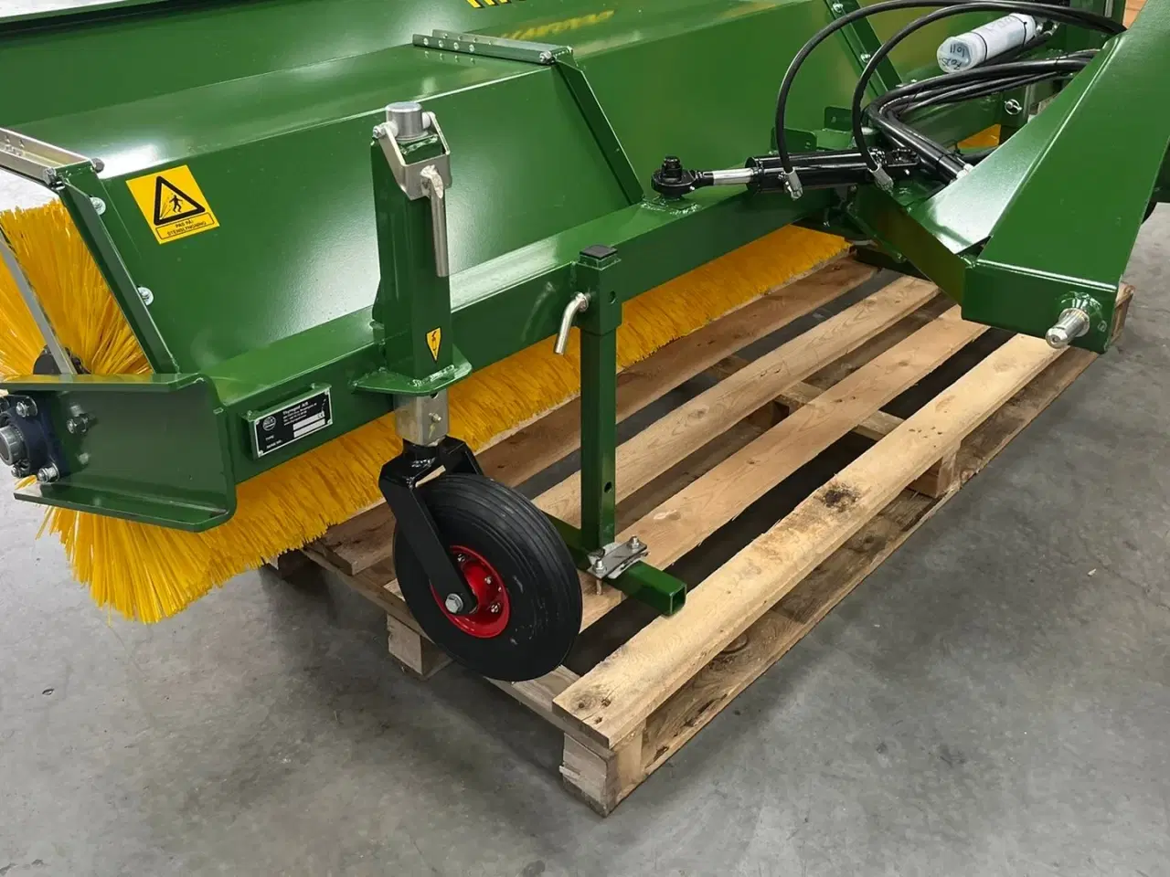 Billede 14 - Thyregod TK 2800 med nylon børster og hydraulisk sving. brede 2800 og feje brede 2500