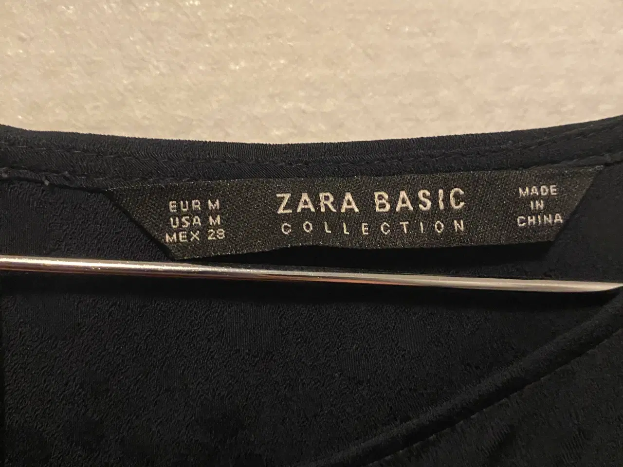 Billede 4 - Fin blød sort skjorte fra ZARA basic