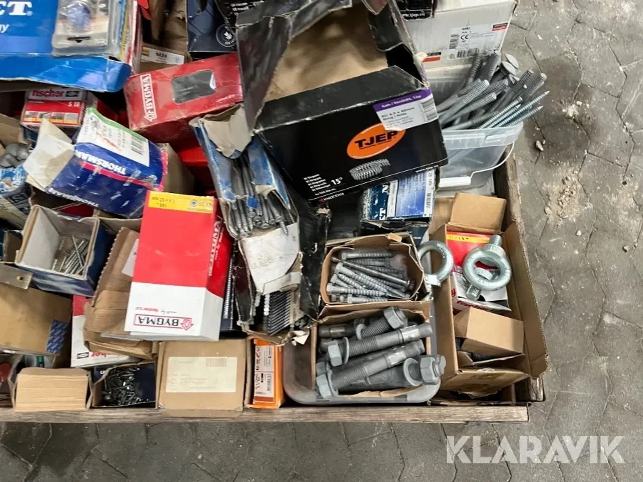 Billede 12 - Lot - Blandet skurer, søm med mere.