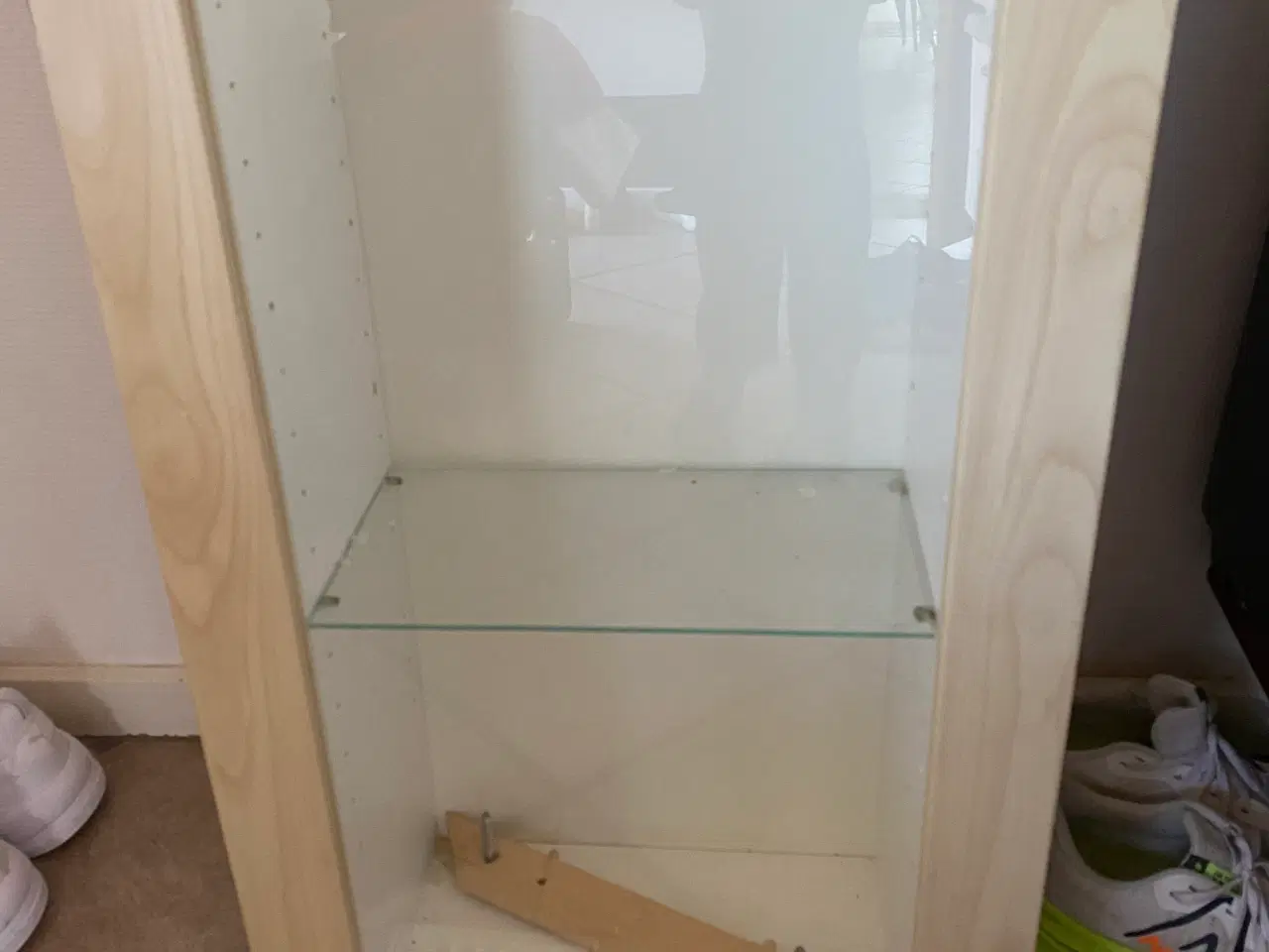 Billede 3 - Vitrineskab incl lås