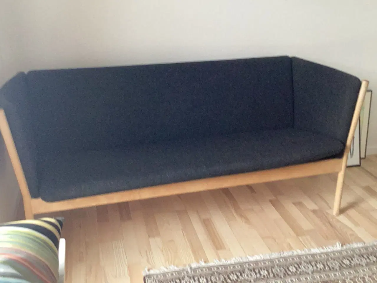 Billede 2 - Kvist tremmesofa  sæbebehandlet bøg.