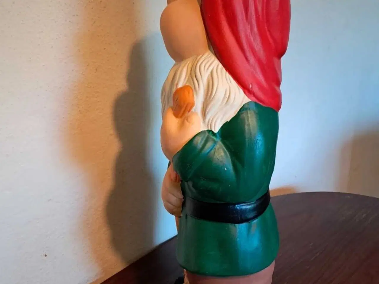 Billede 2 - Nisse med kost