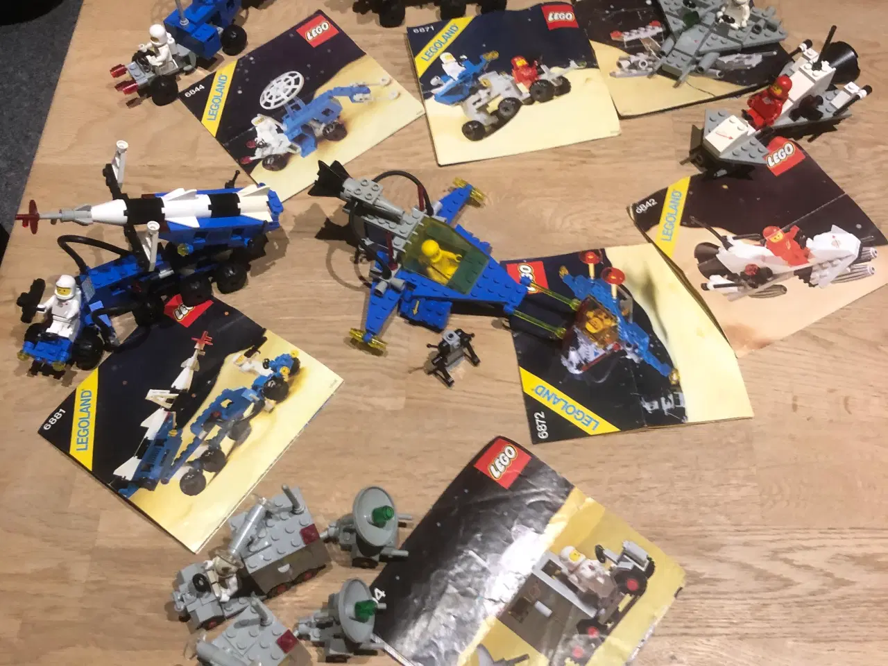 Billede 1 - 8 sæt Månen omkring midt 1980