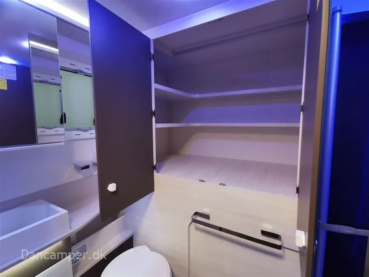 Billede 12 - 2019 - Chausson Welcome Premium 630   UNDER KLARGØRING! 2019 Model! 170 hk Ford med el.sænkbare enkeltsenge, Tertek antenne og masser af yderligere udstyr.
