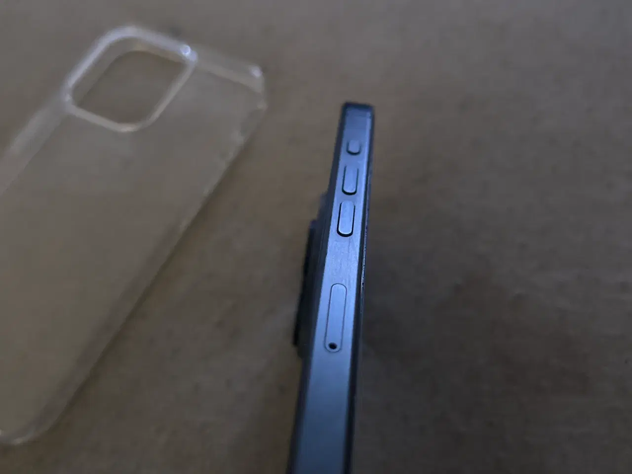 Billede 5 - iPhone 15 Pro 128GB – Sort – Perfekt stand