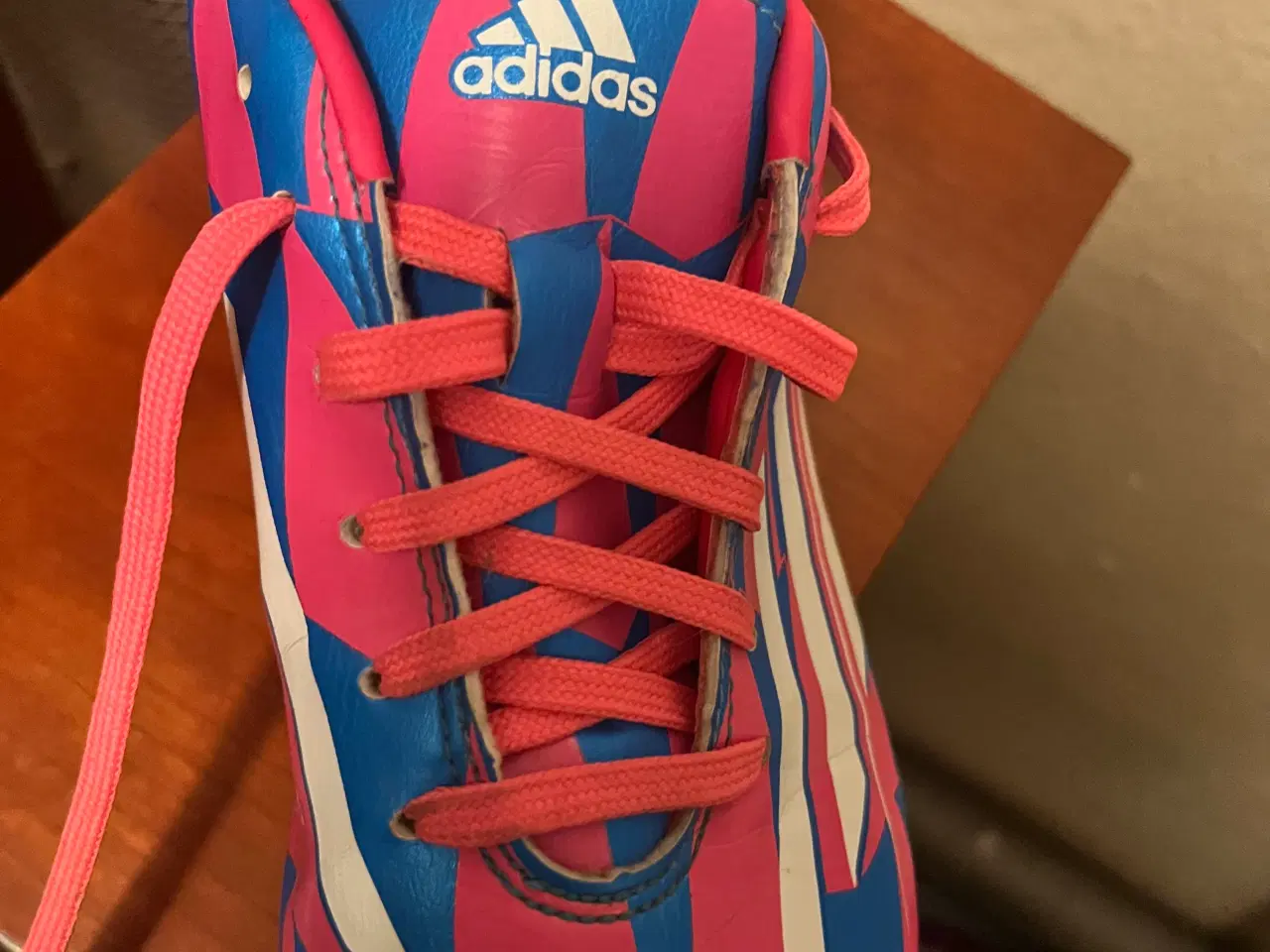 Billede 4 - Adidas fodboldstøvler som nye. 