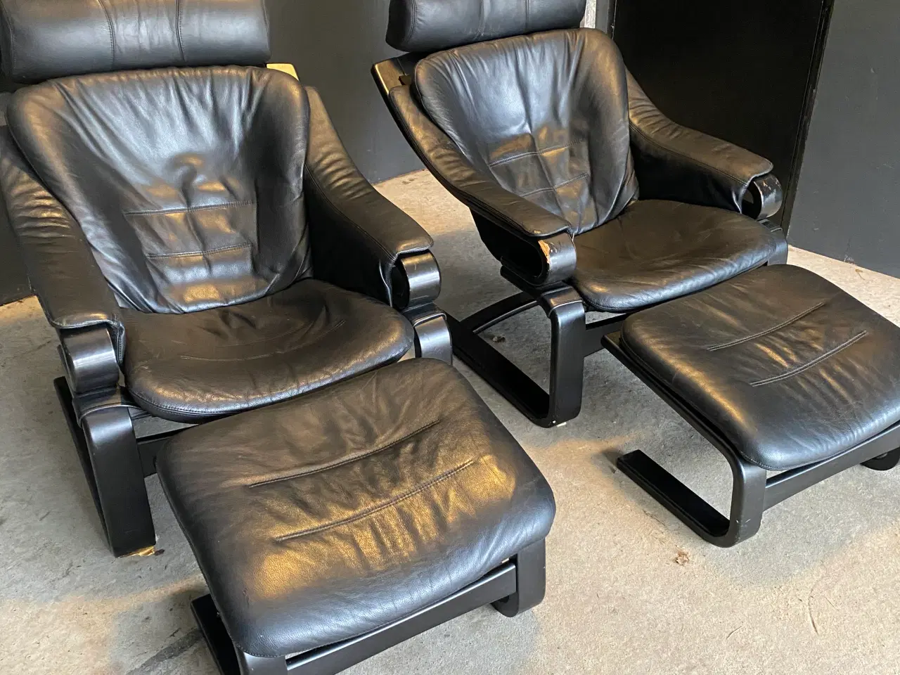 Billede 1 - 2 stk Kroken læderstole med fodskamler sælges