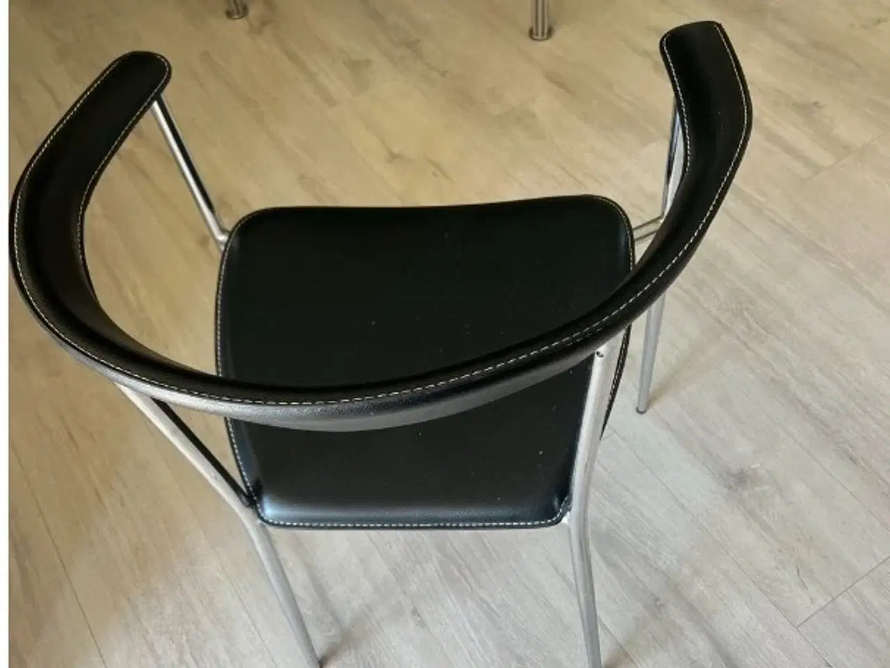 Billede 1 - Spisebord i laminat 