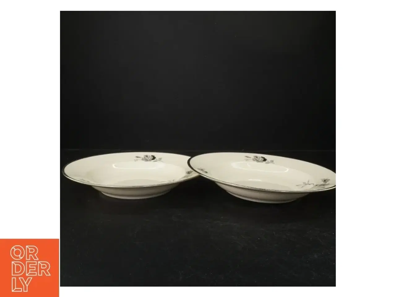 Billede 4 - Porcelænstallerkner med sort rose fra KPM (str. Ø. 26 cm)