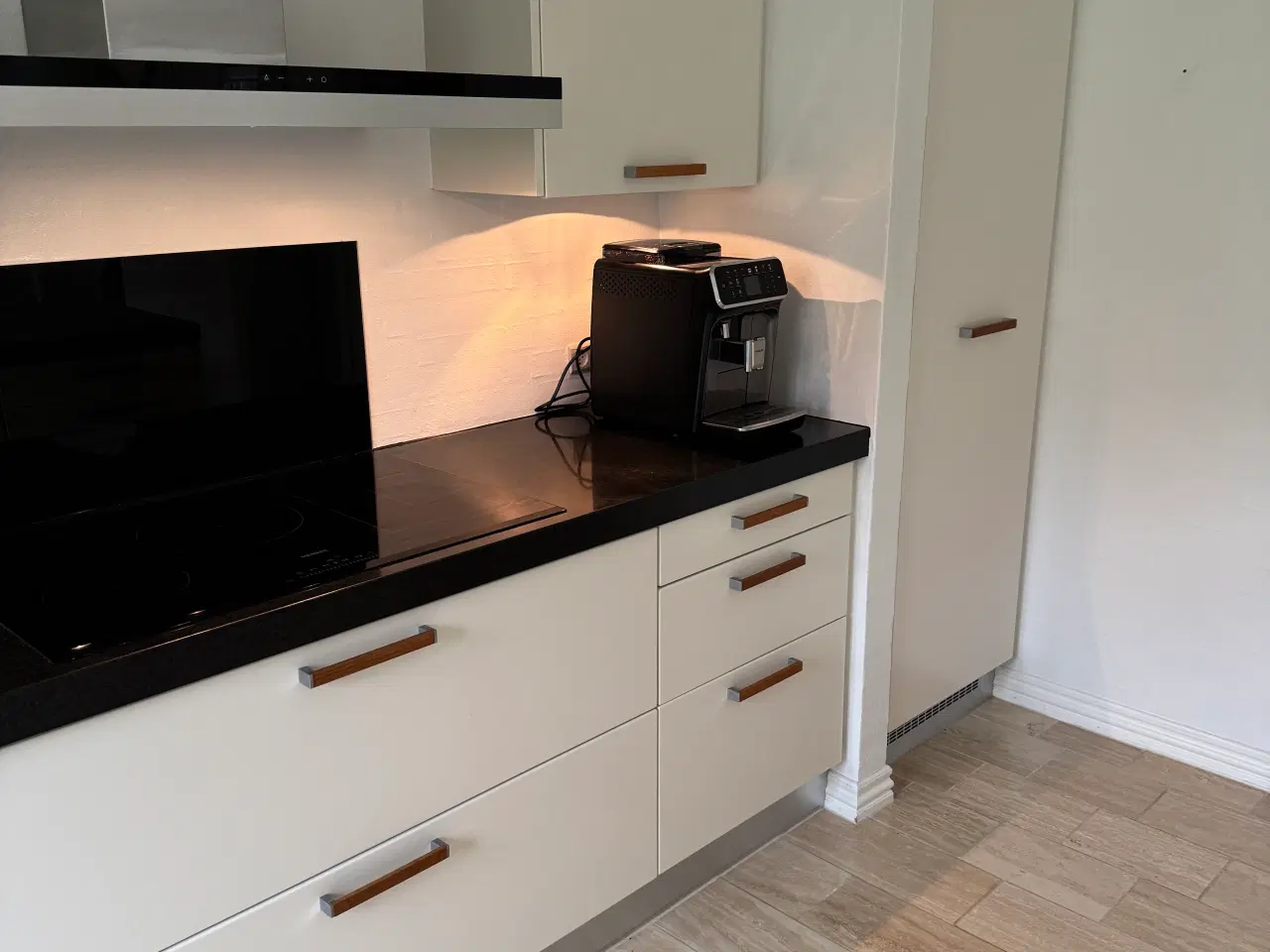 Billede 2 - Flot køkken med gode materialer 