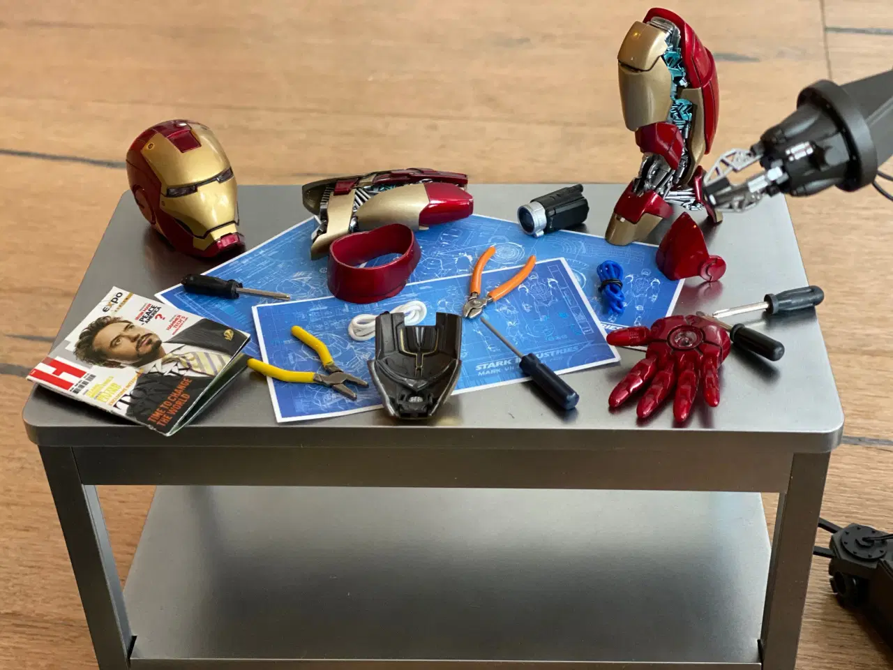 Billede 4 - MEGET FIN Hot toys Tony Stark fra IRON MAN 3 sæt