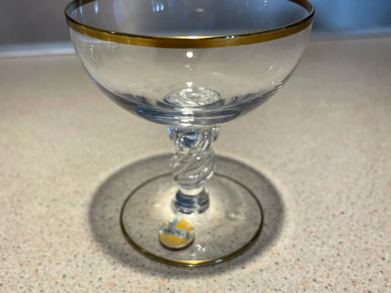 Billede 2 - Lyngby likørglas med hånddrejet stilk