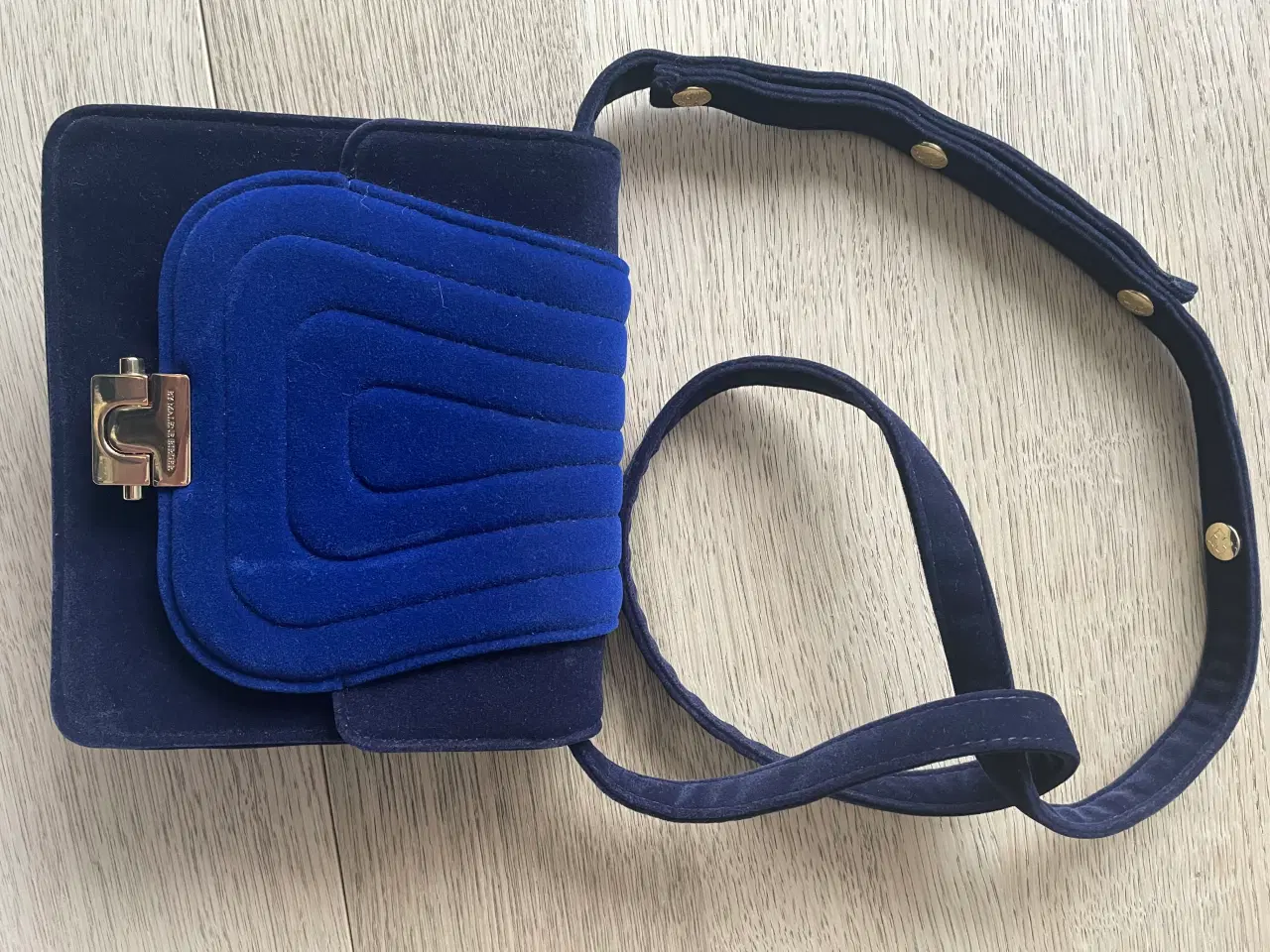 Billede 1 - Ny Malene Birger velour taske 
