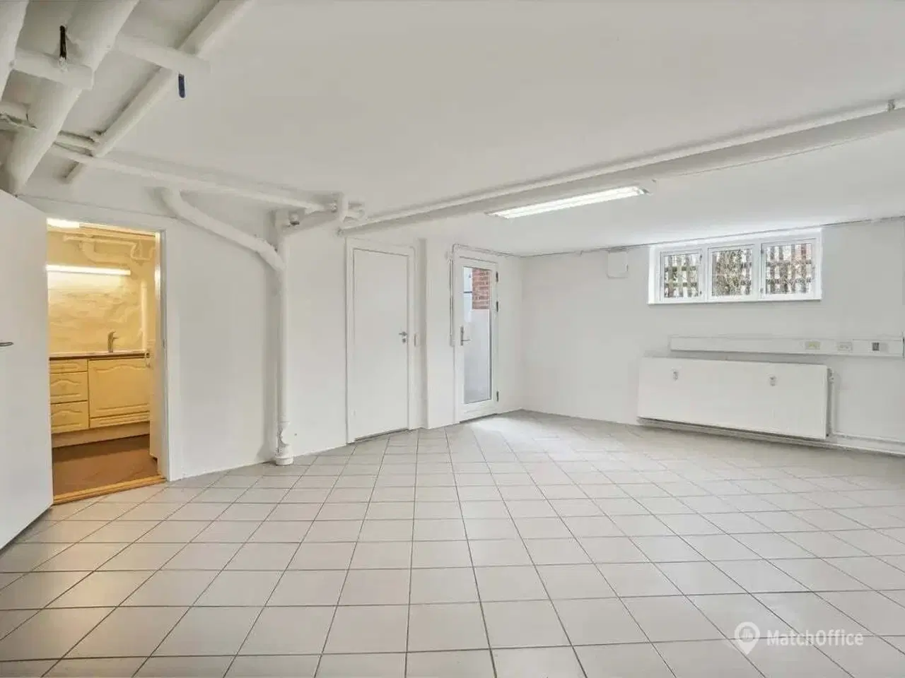 Billede 1 - Rummeligt lagerlejemål i Vanløse