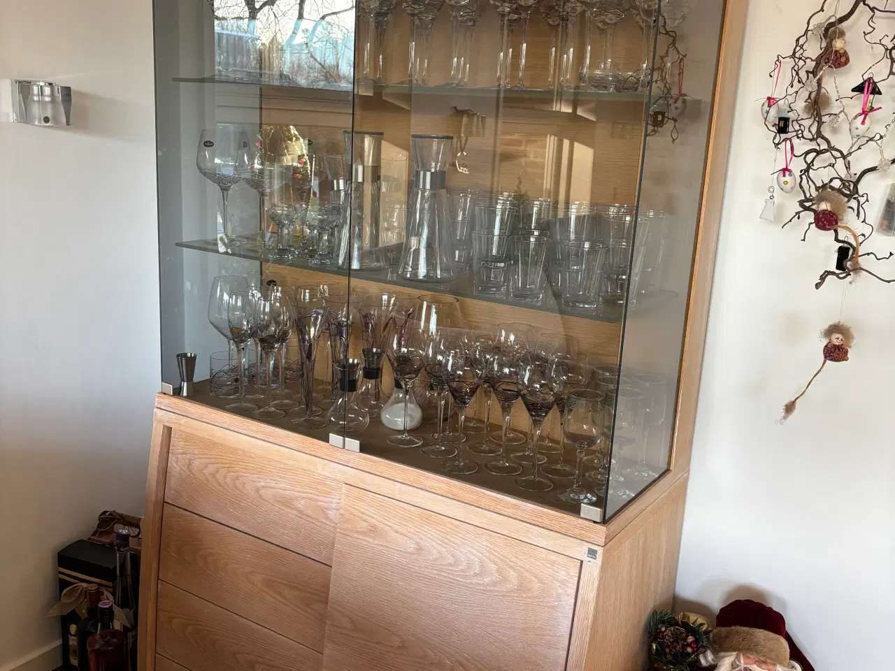 Billede 1 - Skovby vitrineskab og skænk