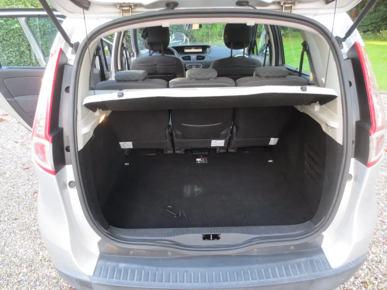 Billede 12 - Renault Scenic 1.6 i År 2010. Nysynet. 