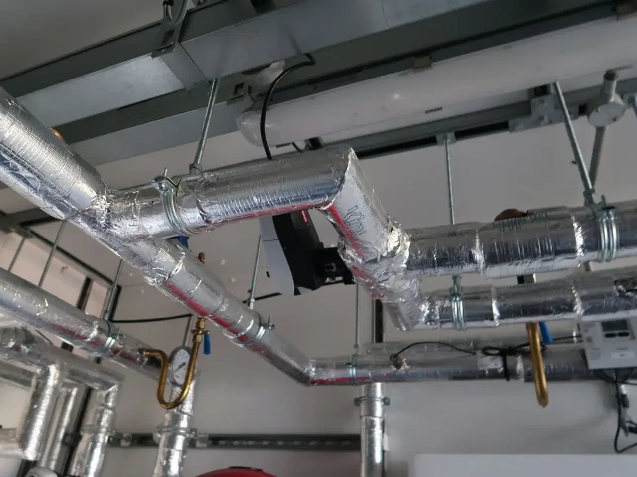 Billede 45 - 20 fods isolering container indrettet som testcenter af overskudsvarme (læs beskrivelse)