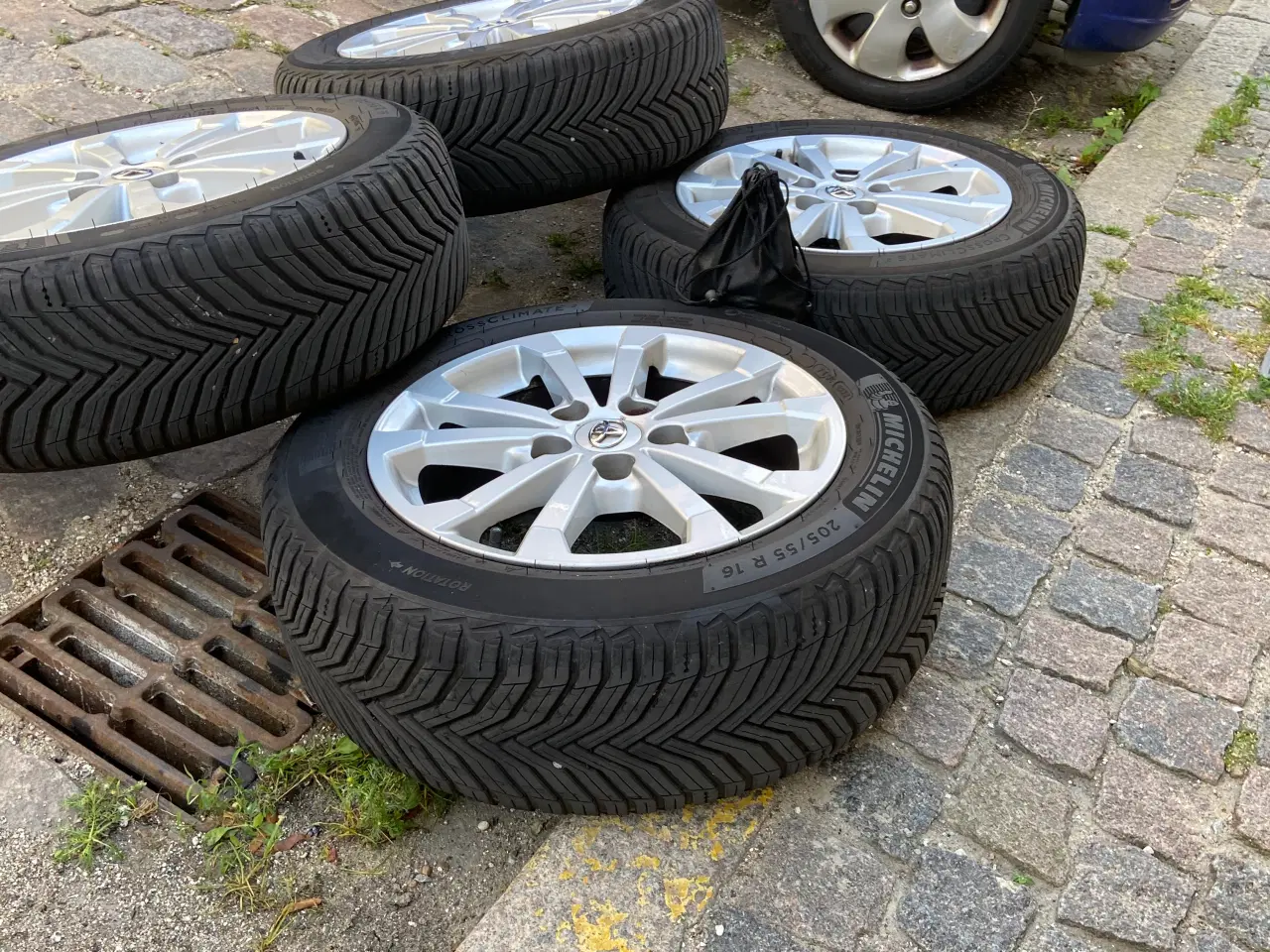 Billede 4 - 16" Toyota fælge m. helårs Michelin dæk