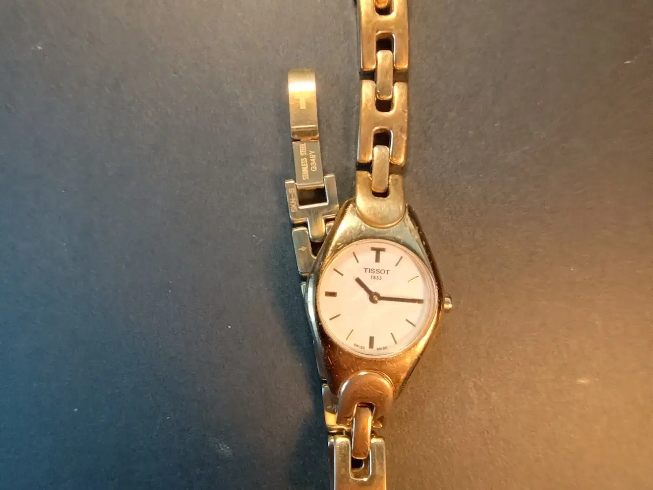 Billede 6 - Tissot.Pæn og velholdt lille vergyld dameur.