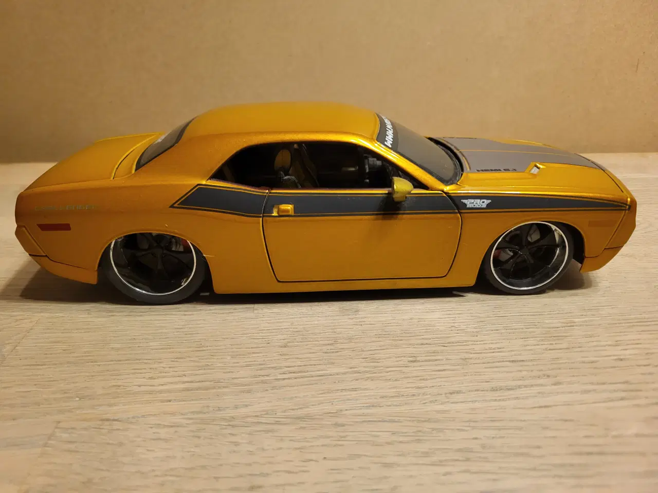 Billede 1 - Modelbil.DODGE CHALLENGER CONCEPT HEMI 6.1 (2006) 