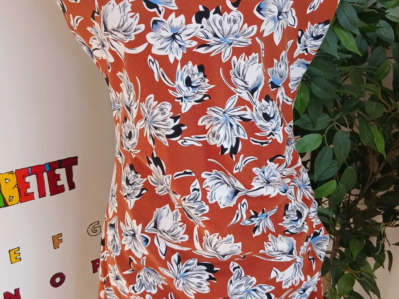 Billede 1 - Kjole. Kaffe. Large/40