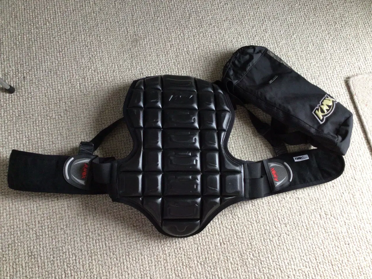 Billede 1 - Knox rygskjold