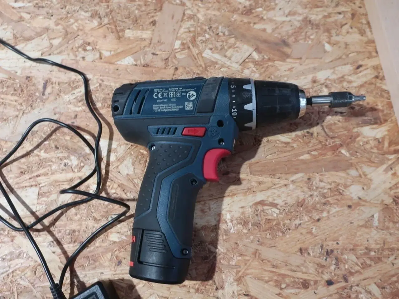 Billede 2 - Akku bore/skruemaskine BOSCH med 2 stk. batterier og lader
