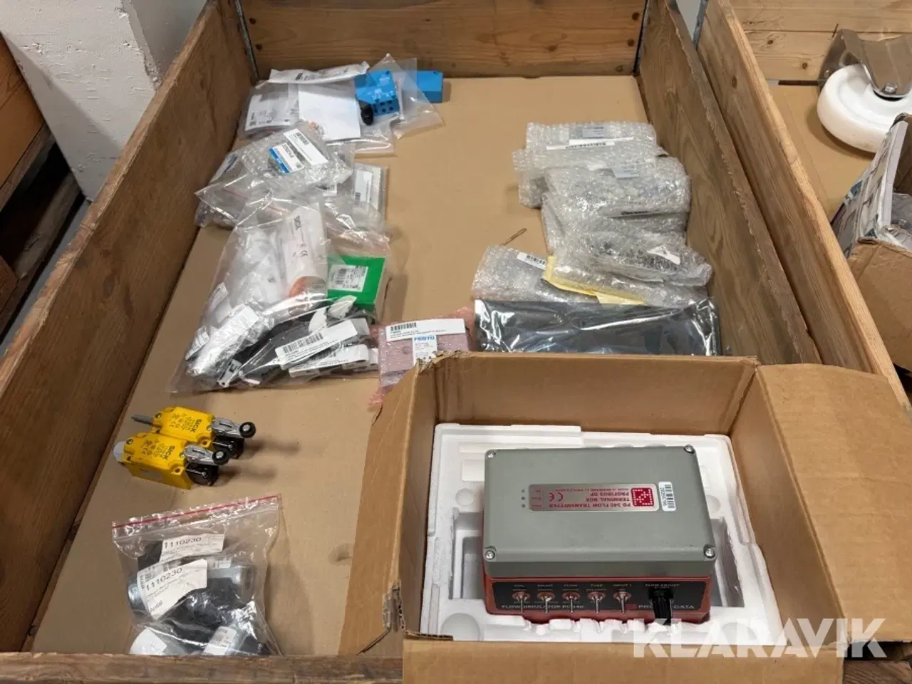 Billede 2 - Lot - Flow Simulator, ventilkit, vacuum ejectors,og øvrige Sick dele - 1 palle
