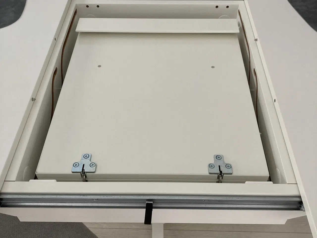 Billede 2 - Ikea rundt spisebord med 4 stole.