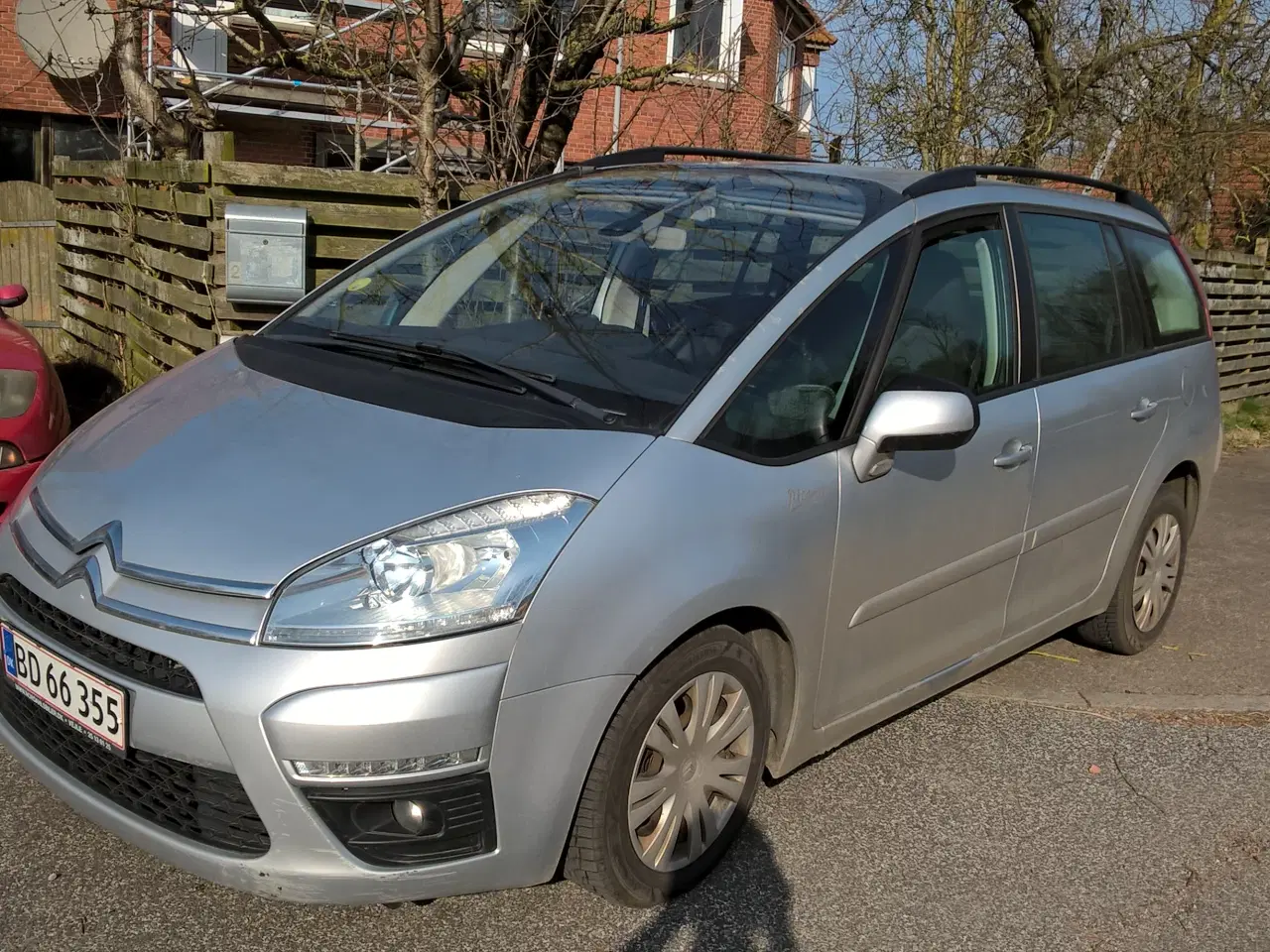 Billede 2 - Økonomisk rummelig familiebil