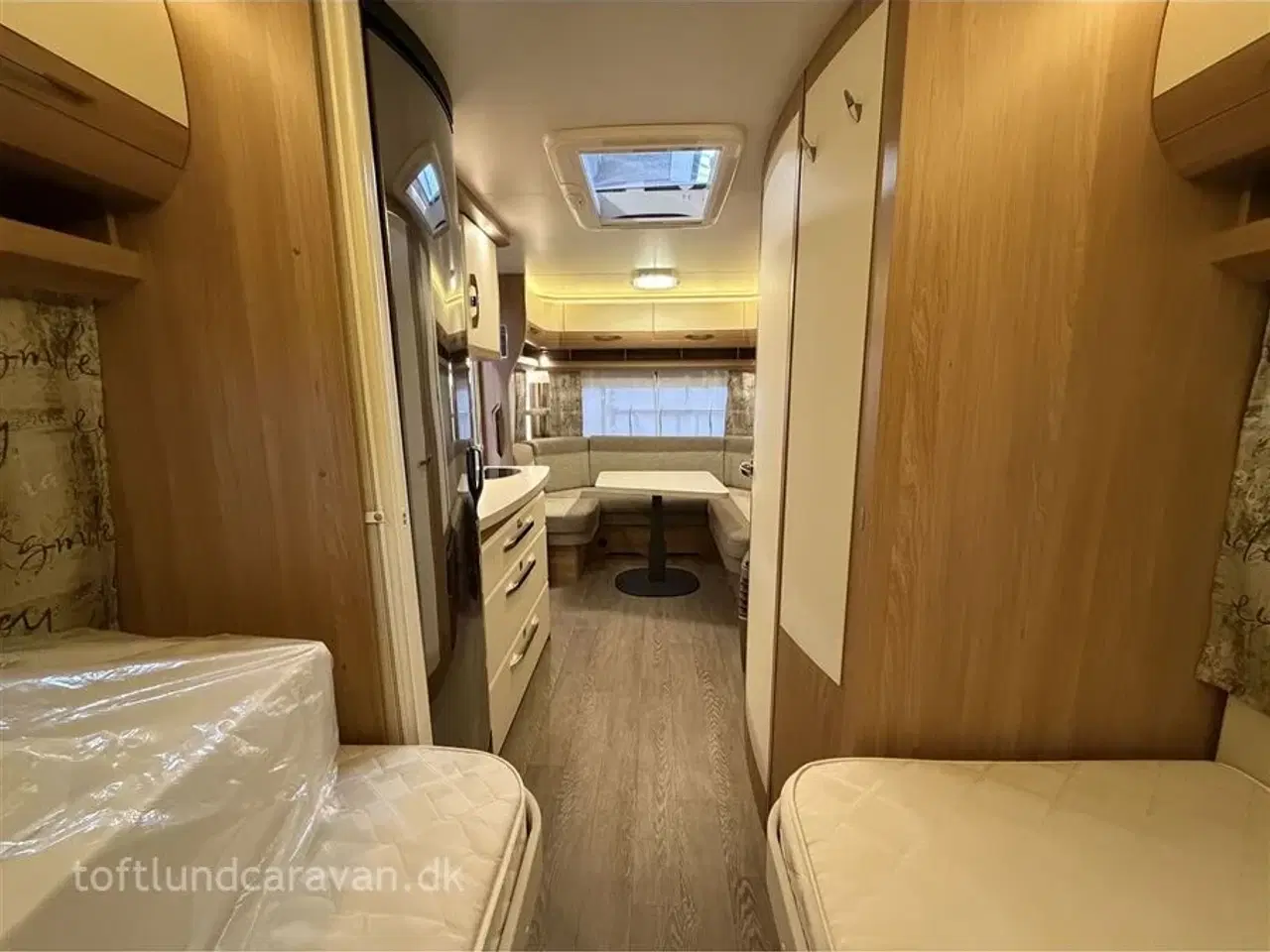 Billede 15 - 2020 - Hobby De Luxe 495 UL DK line   Superflot og velholdt, Enkeltsenge m/udtræk, m/MOVER + STORT ISABELLA FORTELT, DK-LINE model.