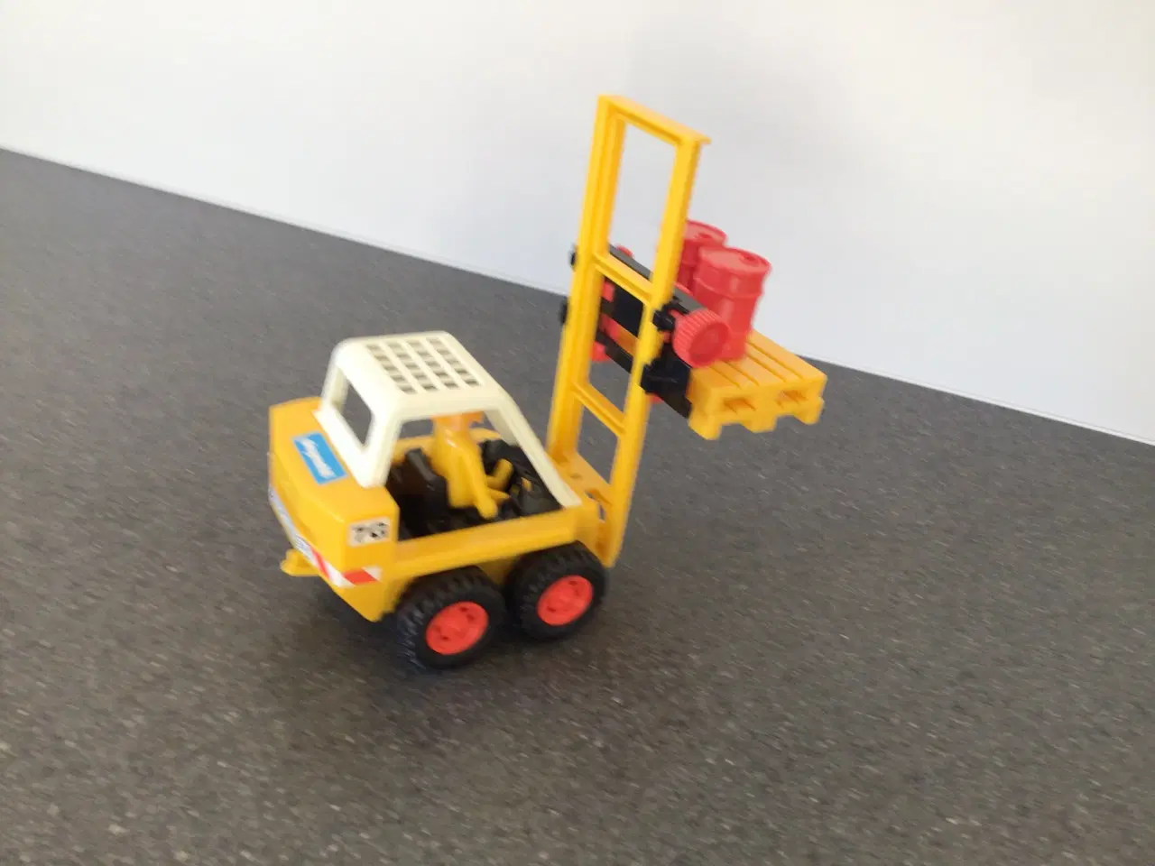 Billede 1 - Playmobil truck med paller og tønder