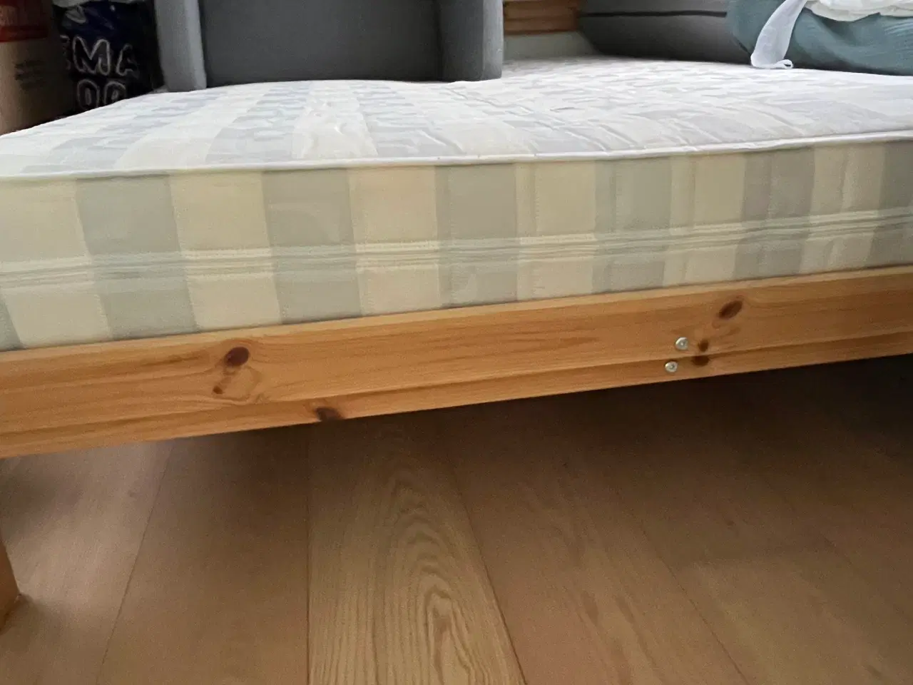 Billede 1 - Seng 140x200 fra Ikea