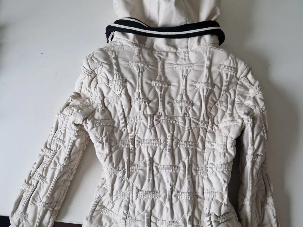 Billede 2 - Dame læderjakke m/foer og hætte